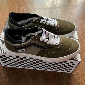 Vans skate shoes men’s 9 Dark Olive Low Gilbert Crockett